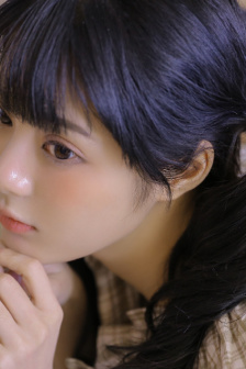 老头边吃奶边弄进去呻吟